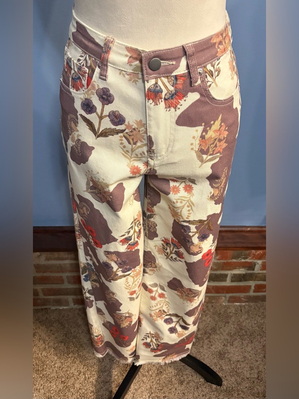 Floral Print Wide-Leg Women’s Jeans — Cream & Brown